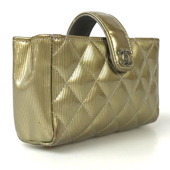 CHANEL Matelasse Golden Patent Leather Pouch - Picture 2 of 12